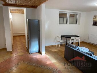 Pronájem velkého bytu 2+kk, 80m2 se zahradou, garáží a bazén - 14