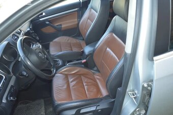 VW Golf 6 combi 2,0 103 kw Panorama Kůže Highline - 14