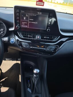Toyota C-HR 1.8 Hybrid E-CVT rok 2021 - 14