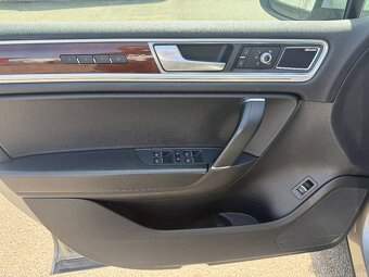 Volkswagen Touareg 3.0 TDI 193 KW, 1. Majitel, ČR, bez DPH - 14