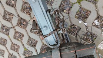 Historická dvoukolová ruční hasičská stříkačka - 14