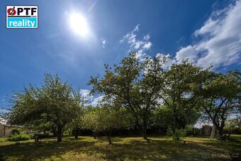 Dvougenerační rodinné sídlo + hospodářské zázemí + ovocná za - 14