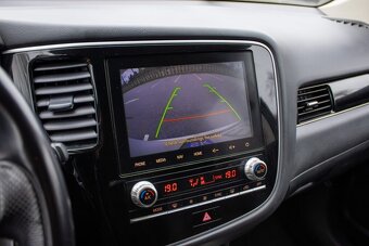 Mitsubishi Outlander 2.4l PHEV CVT - 14