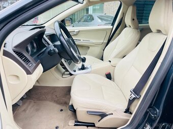 Volvo XC60 2.4 D5 4x4 151KW MANUÁL 1.MAJITEL NAVI SERVISKA - 14