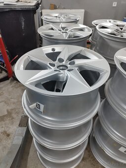 Nová Alu kola Original Audi A3 8Y r17 8Y0601025A - 14