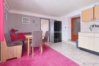 Rozmanitá usedlost s rozsáhlými pozemky 64 544 m² — Rochov u - 14