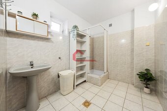 Prodej, patrový rodinný dům Velké Bílovice, možné dvougen.by - 14