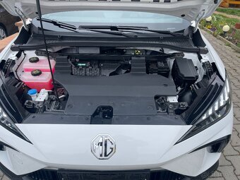 Prodám MG 4 Electric r,v,10/2022 125 KW baterie 54 KWh DPH - 14