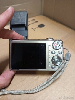 FUJIFILM.  FINEPIX  F80 EXR - 14