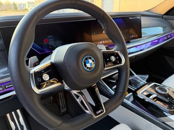 BMW 750e / TV / Lounge - 14