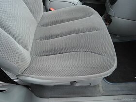 Chrysler Grand Voyager 2,8 CRD Aut. Stow´N Go 7míst 2004 - 14