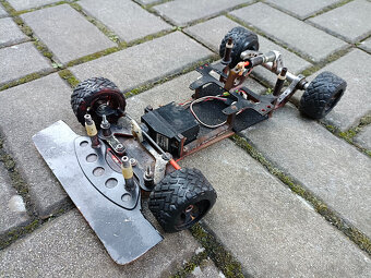 Starší rc auto silniční cestovní dělané na elektro motor - 14