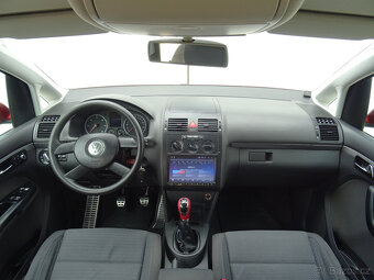 Volkswagen Touran 2.0TDi,103kW,s.navigace,tažné zařízení,kli - 14
