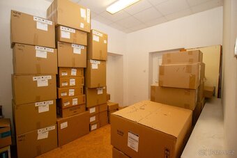 Pronájem kancelářského zázemí se sklady – 292 m² - 14