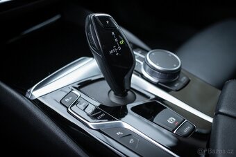BMW Rad 5 Touring 540d xDrive 235 kW - AJ NA SPLÁTKY / PROTI - 14
