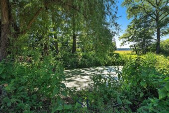 Klid, zeleň a potenciál – stavební pozemek o 1 527 m² v Heřm - 14