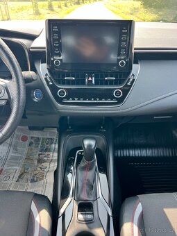 ► TOYOTA COROLLA 1.8 HYBRID GR SPORT E-CVT LED-KAMERA-TAŽNÉ - 14