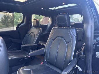 Chrysler Pacifica 3,6 S Limited ČR Sunroof Navi 2018 DPH - 14