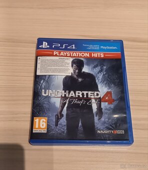 Playstation 4 Pro + 9 her - 14