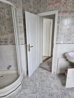 Pronájem podkrovní bytové jednotky 3+1 s parkováním, 124 m2, - 14