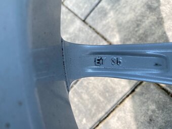 Zimní sada 215/60/R16 7J,ET 35, téměř nové - 14