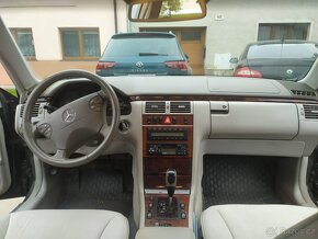Mercedes-Benz Třídy E 270 CDI - 14