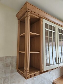 Moderní kuchyňská linka se spotřebiči - 14