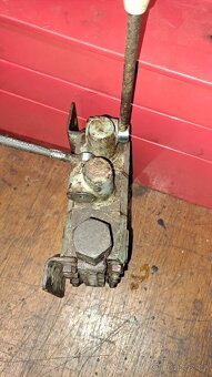 Hydraulicky rozvaděč 2sekcni - 14