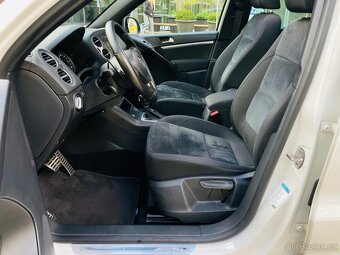 Volkswagen Tiguan 2.0TSI 4x4 AUT KAM SERVISKA TAŽNÉ NEZAV.T - 14
