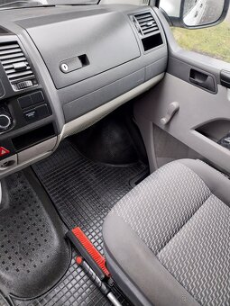 Volkswagen Caravelle Long 2.0 TDI (2011) - 14