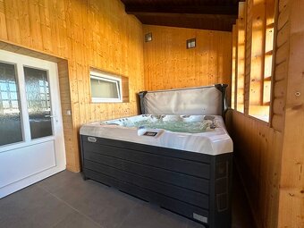 Prodej rodinného domu 252 m² s pozemkem 894 m² - 14