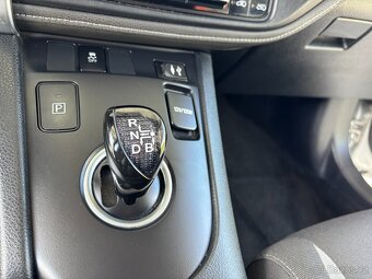 Toyota Auris 1,8 Hybrid e-CVT Executive - 14