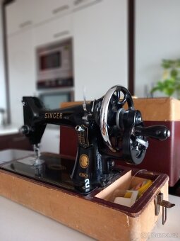 Kufříkový retro šicí stroj Singer - přenosný, na ruční pohon - 14