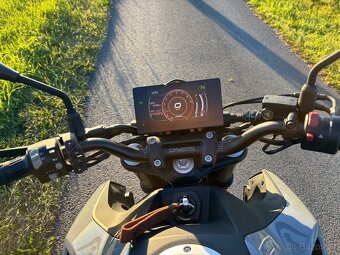 🏍️ CFMOTO 300 NK – 4 500 km, perfektní stav - 14