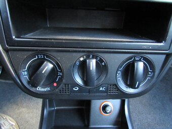 Volkswagen Fox 1.2i 40kW, nová STK, serviska, klimatizace - 14