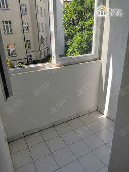Prostorný zděný byt 2+1 s lodžií v centru města - 14