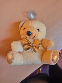 Různé hračky, plyšáci, puzzle, hry, karty,  auta aj. - 14