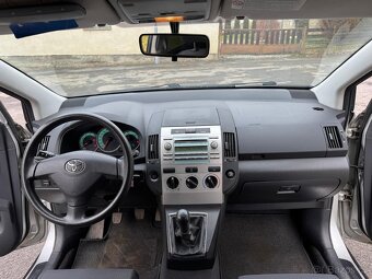 Toyota Corolla Verso - 14