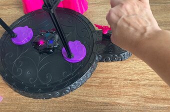 Monster high podium se světelnými efekty - 14