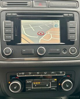 Volkswagen Tiguan 2.0TDI MANUÁL NAVI-KAMERA-LED-Bi XENON-ČR - 14