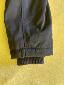 VEL. M Dámský černý delší prošívaný kabát - 14