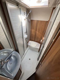 Bürstner Averso 465TS- Mover, předstan, tv - 14