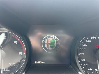 Alfa Romeo Giulia Q4 Veloce - 14