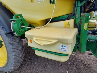 postřikovač John Deere 840 - 14