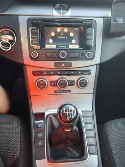 Volkswagen Passat B7 2.0TDi rok 2012 - 14