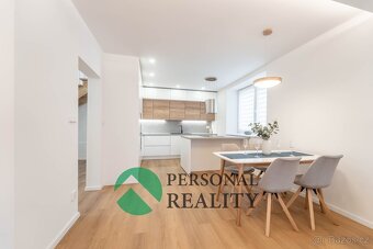 Úsporný a prostorný RD, 6+kk, 183 m2 v obci Jenštejn - 14