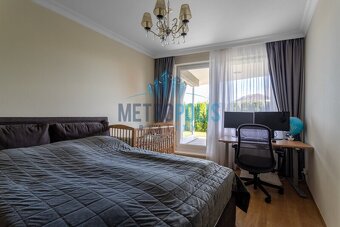 Prodej bytu 2+kk, 63 m², terasa, zahrádka, sklep, garáž – Pý - 14