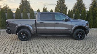 Dodge Ram Laramie Sport Night panoramatická střecha - 14