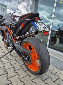 KTM 890 Duke R - 14