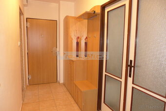 Prodej prostorného bytu 3+1 se šatnou v žádané lokalitě v Pl - 14